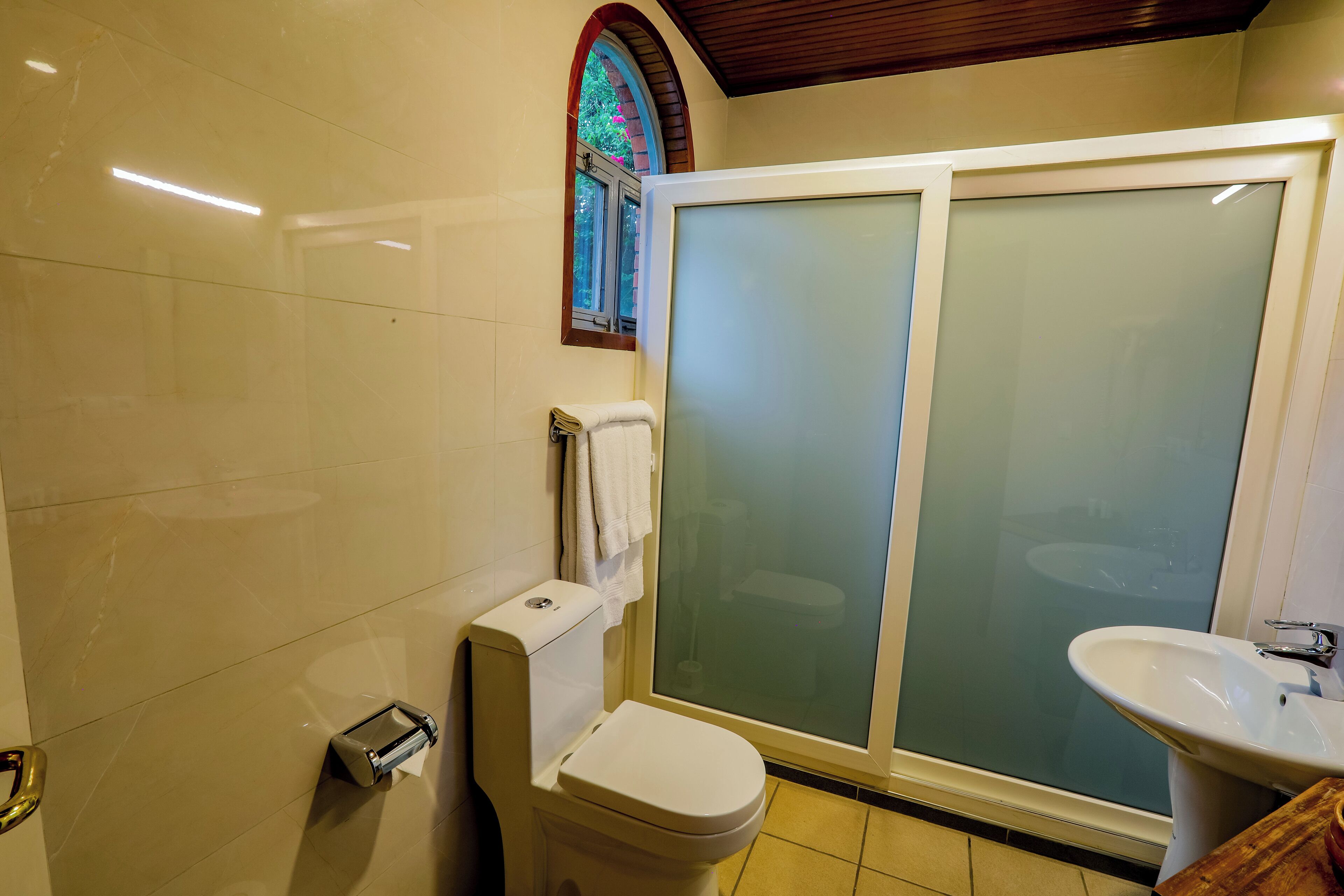 comfort single room | 1 bedroom, minibar, in-room safe, desk