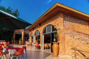 Lunch and dinner served, local and international cuisine