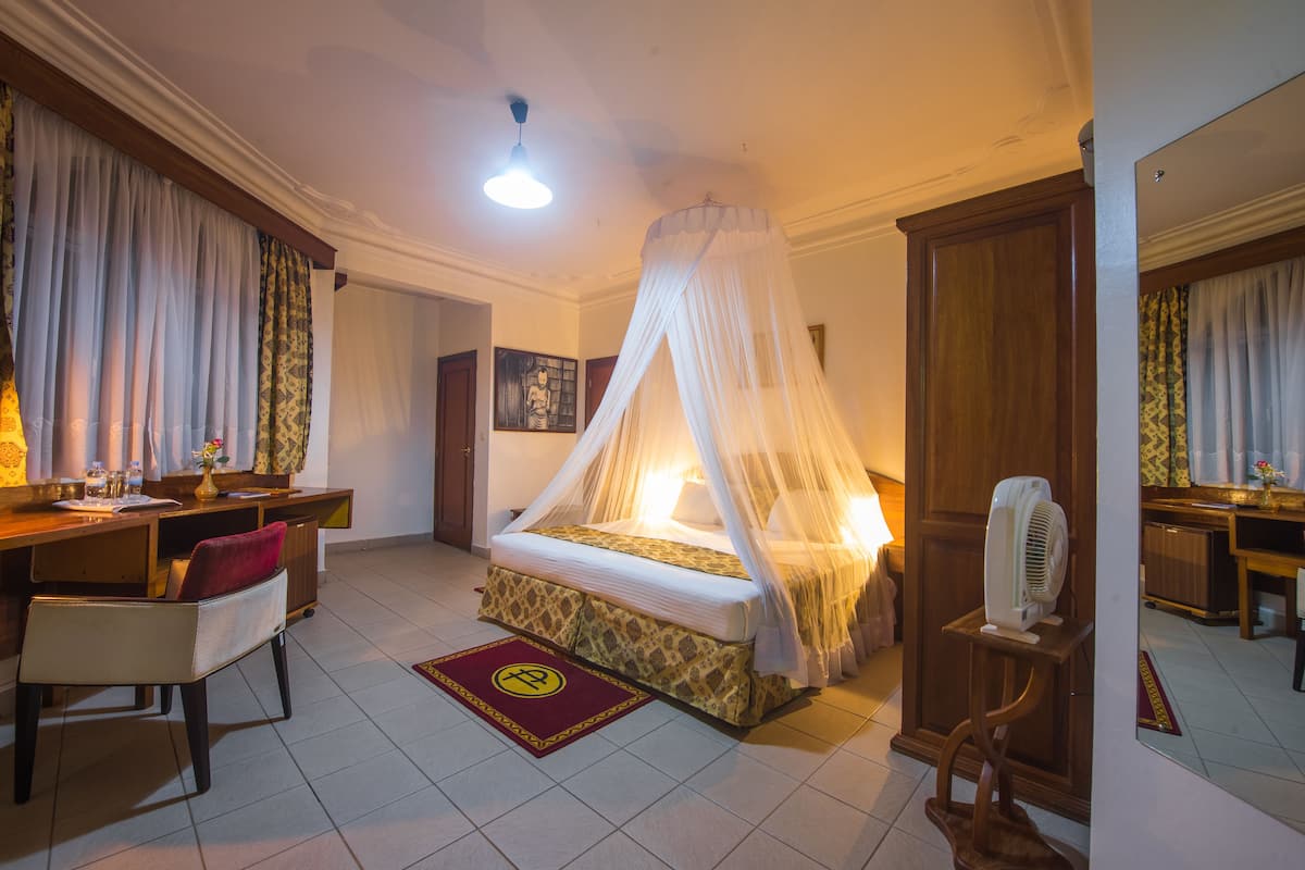 comfort single room | 1 bedroom, minibar, in-room safe, desk