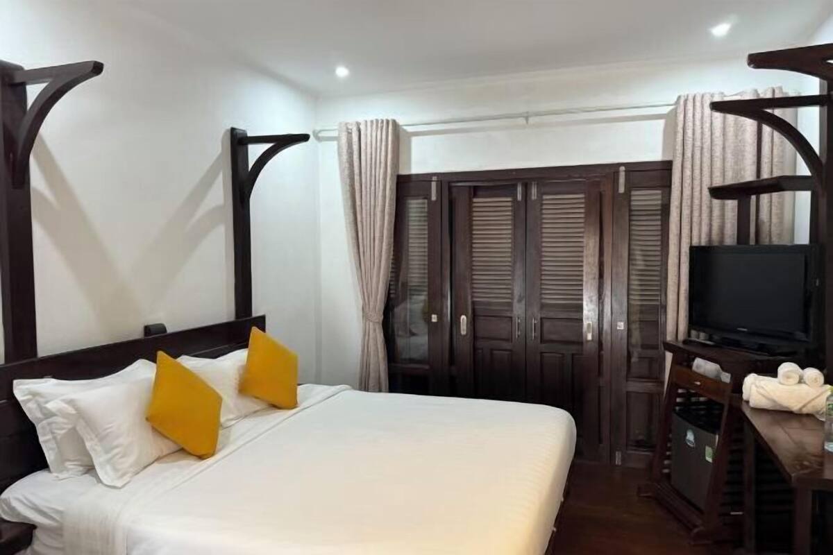 1 bedroom, in-room safe, desk, iron/ironing board