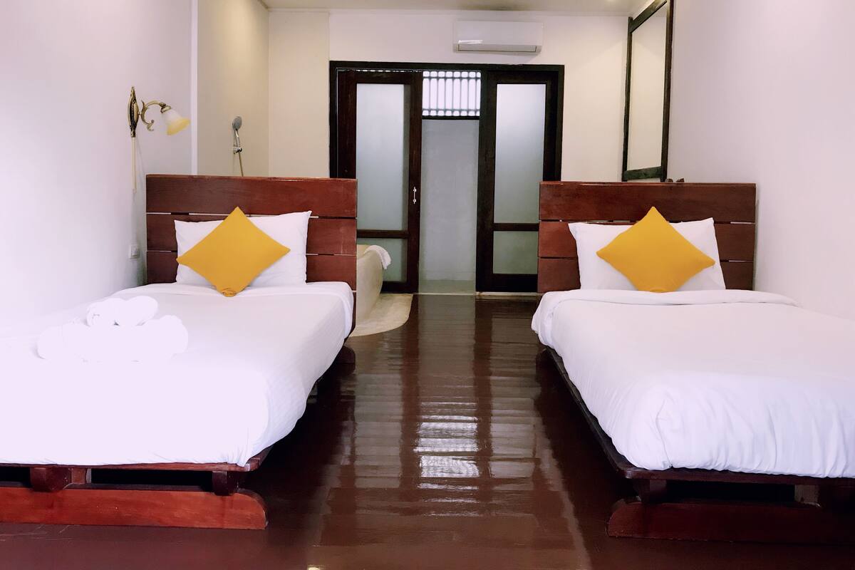 1 bedroom, in-room safe, desk, iron/ironing board