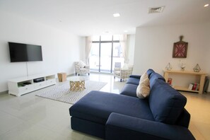 Apartment, 3 Bedrooms | Living area