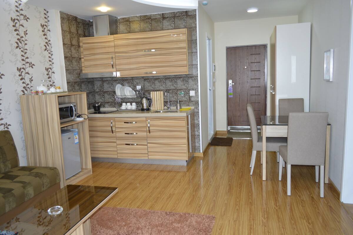 Suite | Bar mini, meja, kalis bunyi, seterika/papan seterika