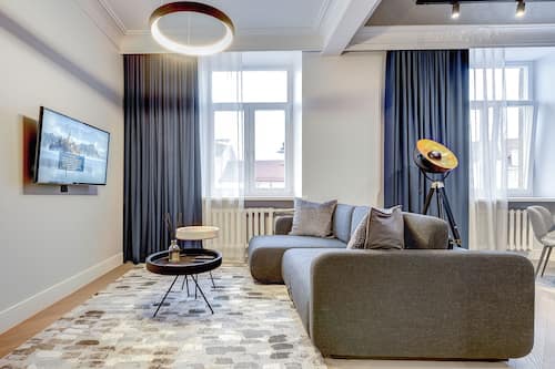 Luxury One Bedroom Apartment, Town Hall sq. View (Didzioji St. 20) | リビングルーム | 薄型テレビ、有料ムービー、床暖房