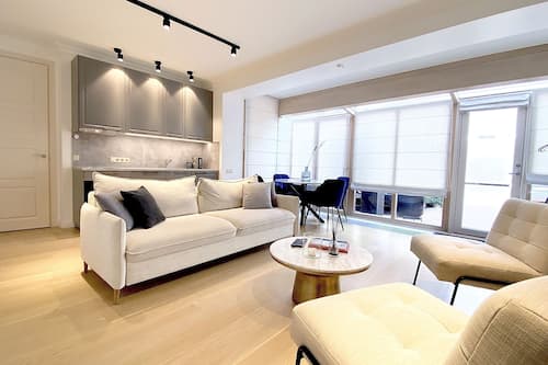 Luxury 2 Bedrooms Apartment - Gaono St. 8 | リビングルーム | 薄型テレビ、有料ムービー、床暖房