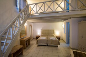 Maisonette Apartment ( 4 Adults) | ครัวขนาดเล็กส่วนตัว | ตู้เย็น, เตาประกอบอาหาร, เค��รื่องชงกาแฟเอสเปรสโซ, เครื่องชงกาแฟ/ชา