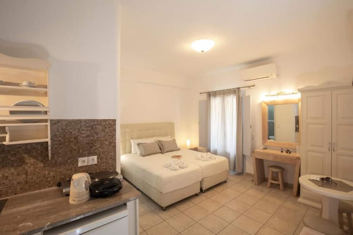 Caja de seguridad en la habitación, wifi gratis y ropa de cama