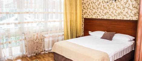 套房 | 迷你吧、熨斗/熨衣板、折疊床/加床、免費無線上網