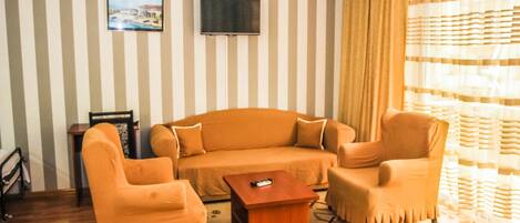 Family Room | Living area | Plasma TV