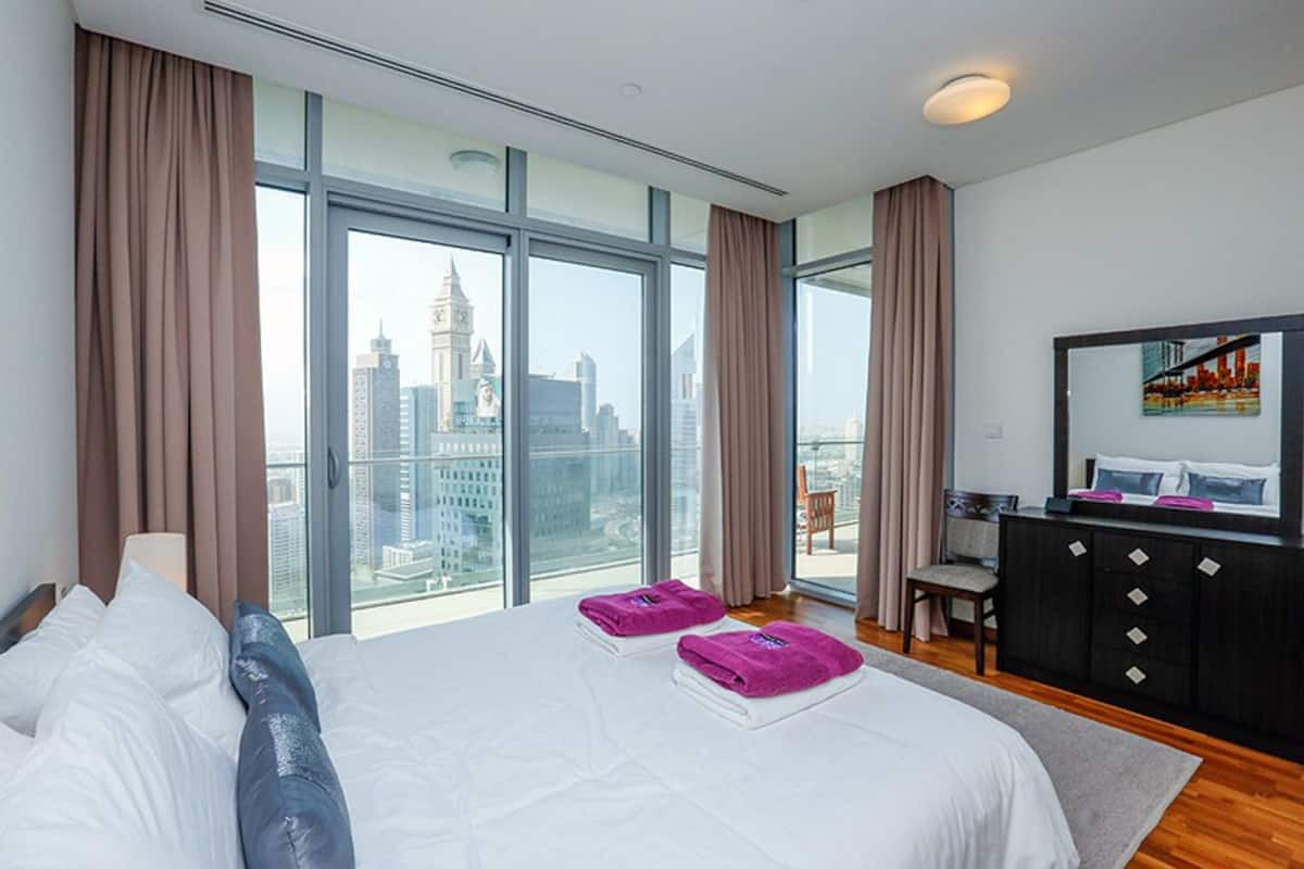Apartment, 1 Bedroom | 1 bedroom, in-room safe, blackout curtains, iron/ironing board