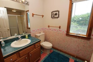 House, 5 Bedrooms, Bathtub, Ocean View (Sandy Pants - Southern Shores Home) | Bathroom