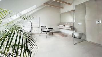 Exclusive 2 Bedrooms Apartment Ligonines St.9 | Bathroom | Free toiletries, hair dryer, towels, shampoo
