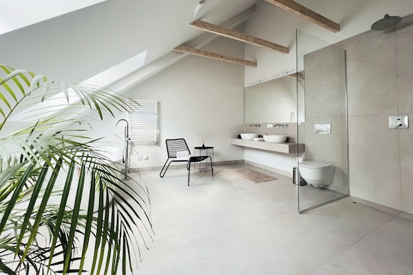 Exclusive 2 Bedrooms Apartment Ligonines St.9 | Bathroom | Free toiletries, hair dryer, towels, shampoo