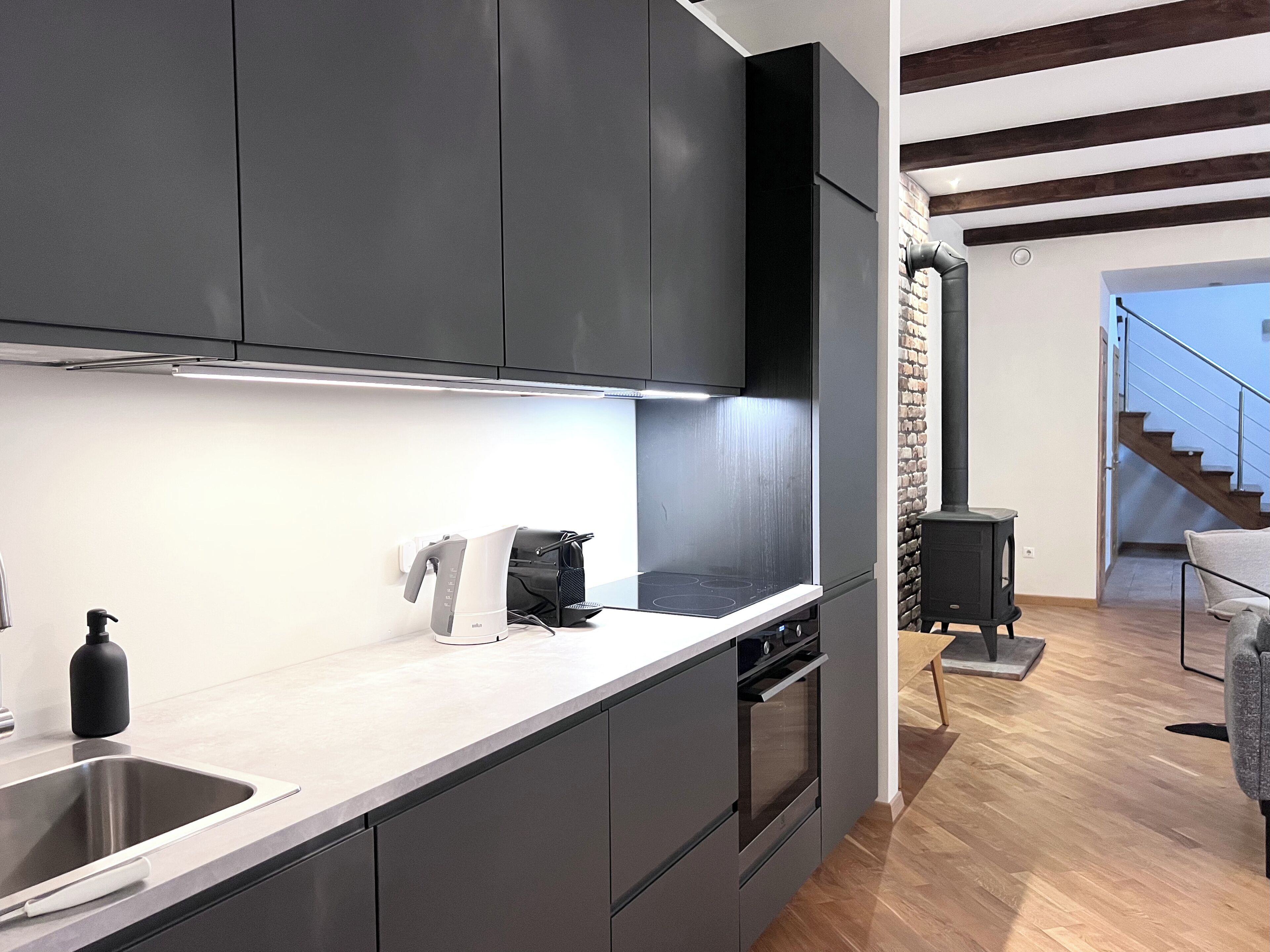 exclusive 2 bedrooms apartment ligonines st.9 | private kitchen | full-sized fridge, oven, stovetop, coffee/tea maker