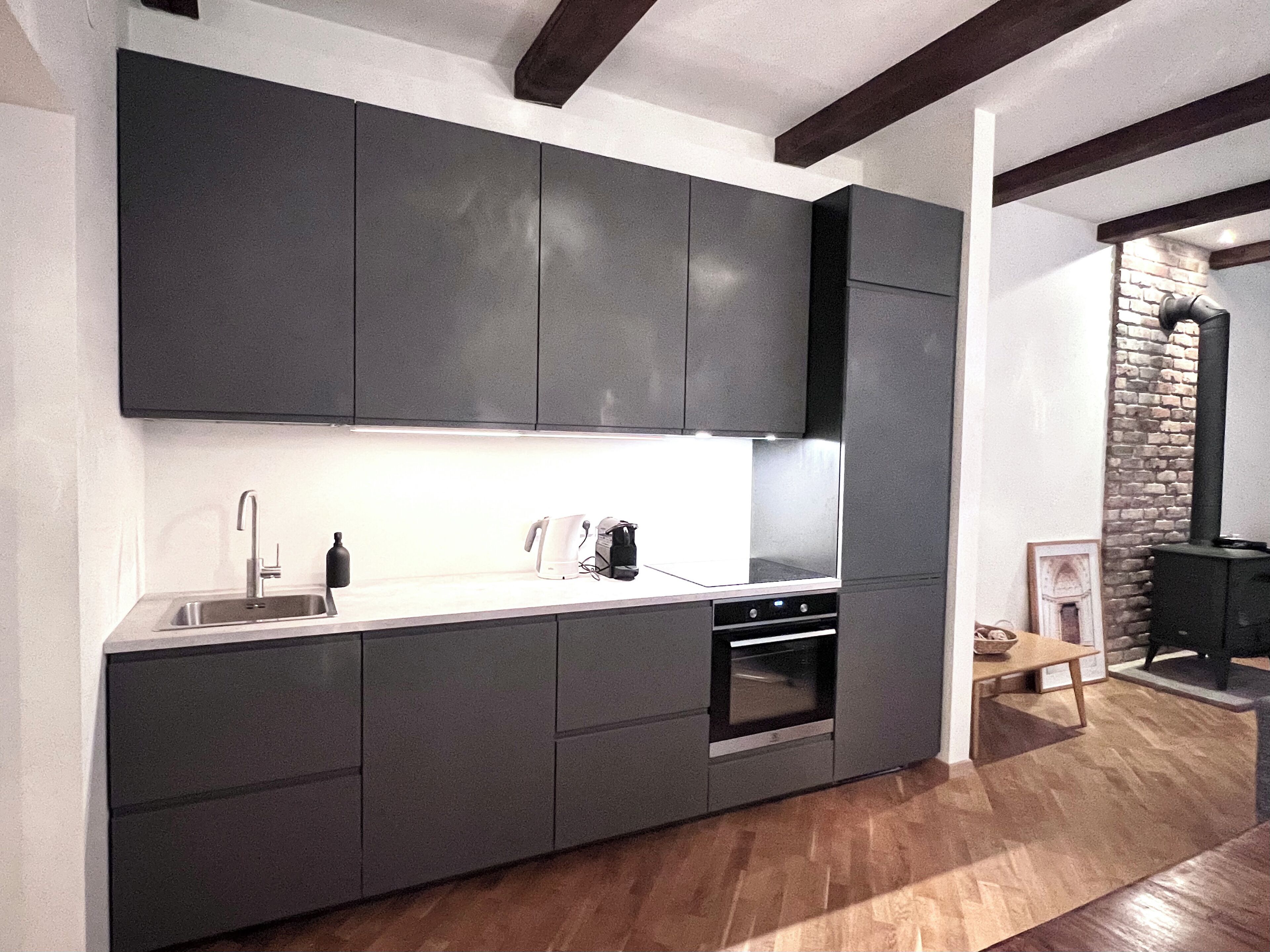 exclusive 2 bedrooms apartment ligonines st.9 | private kitchen | full-sized fridge, oven, stovetop, coffee/tea maker