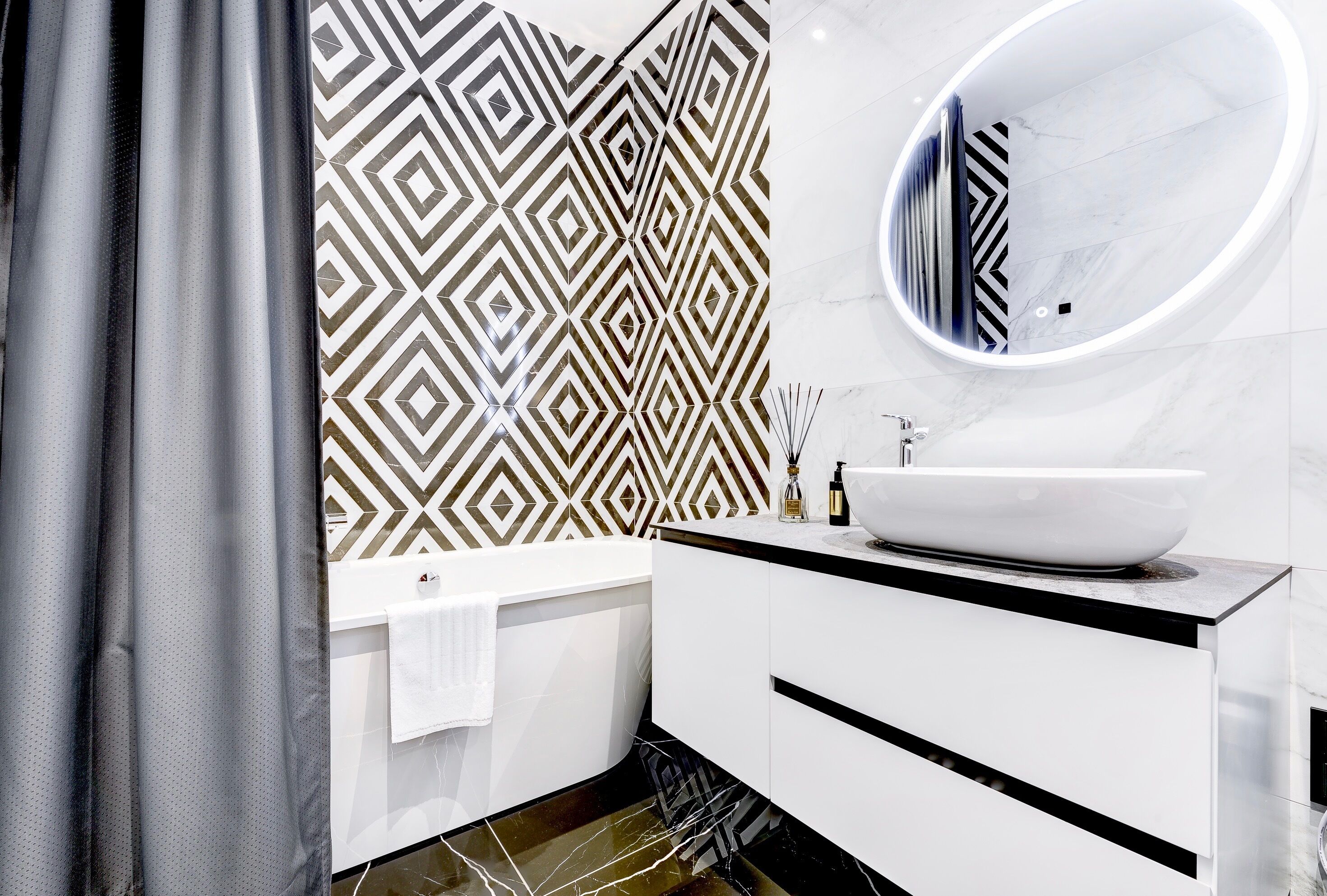 luxury apartment town hall sq. view didzioji st.20 | deep-soaking bathtub