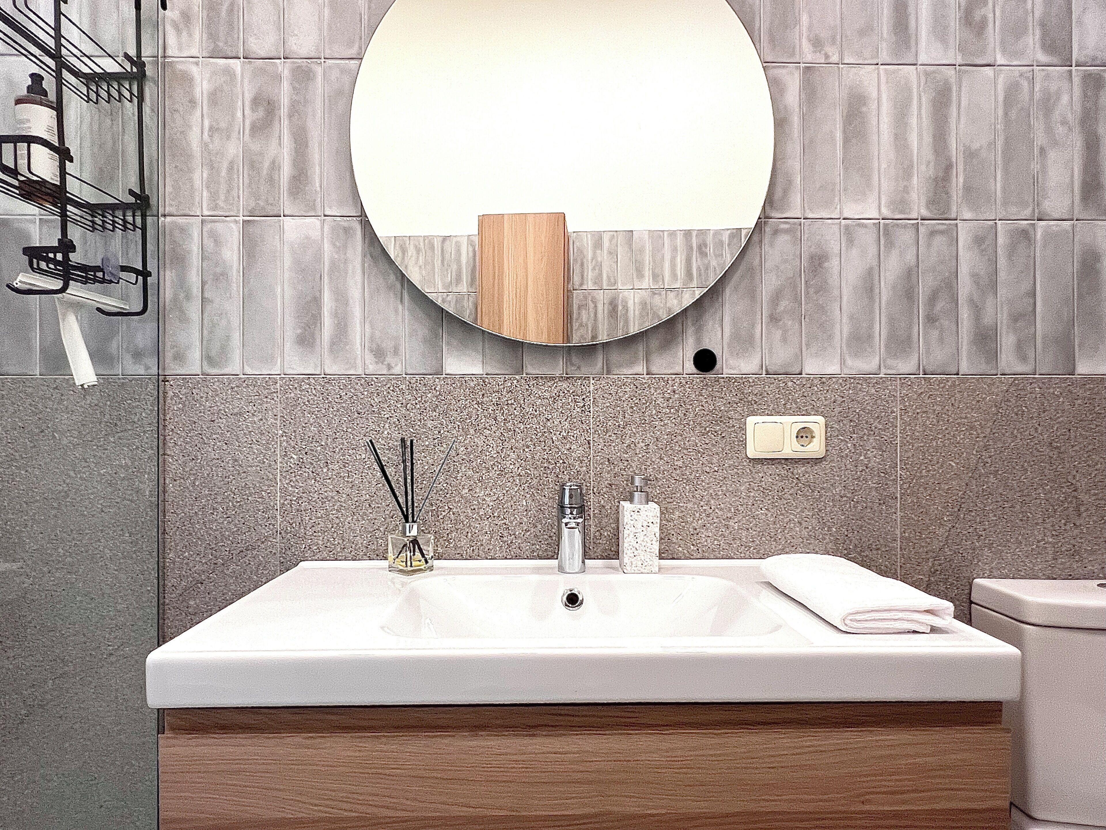 signature apartment | bathroom | free toiletries, hair dryer, towels, shampoo