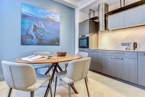 Luxury Apartment Town Hall sq. View Didzioji St.20 | In-room dining - Vilnius Apartments & Suites Old Town (Vilnius)