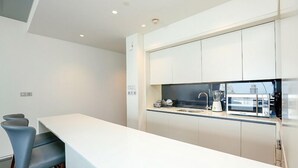 Apartment, 1 Bedroom | Private kitchen - Kennedy Towers - Index Tower (Dubai)