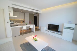 Apartment, 1 Bedroom | Living area