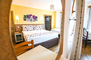 Triple Room | Laptop workspace, free WiFi, bed sheets - Bozcaada Hotel Vitis (Bozcaada)