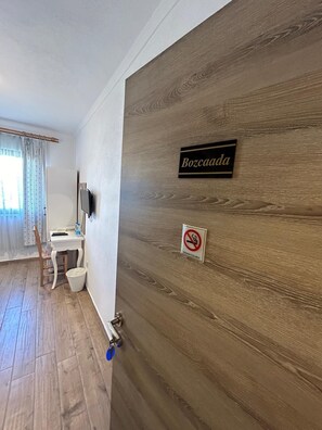 Elite Double Room, 1 Bedroom | Laptop workspace, free WiFi, bed sheets - Bozcaada Hotel Vitis (Bozcaada)