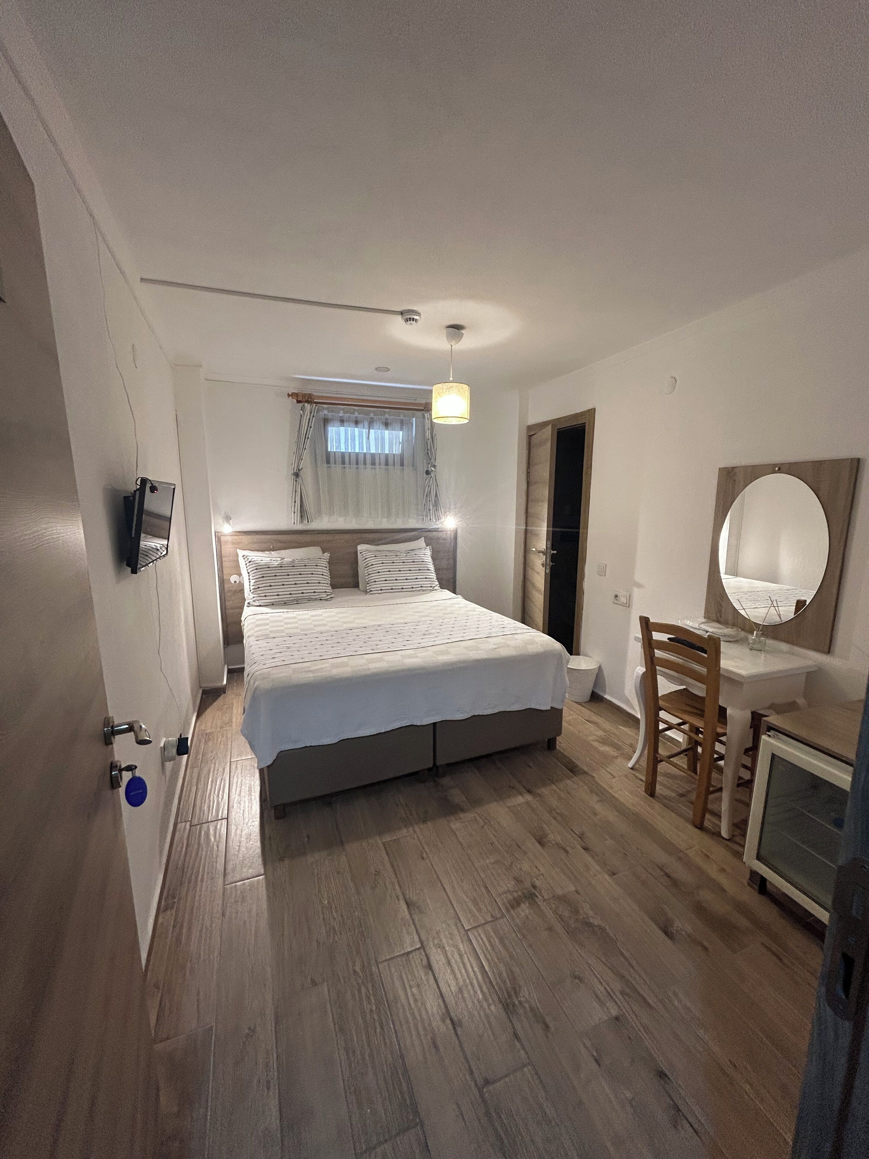 economy double room, 1 double bed | 1 bedroom, laptop workspace, free wifi, bed sheets