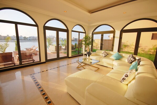 Villa, 5 Bedrooms | Living area | Flat-screen TV - Kennedy Towers - Frond L Garden Home (Dubai)