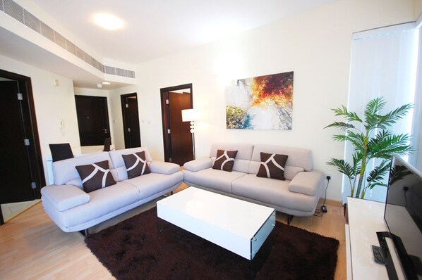 Apartment, 2 Bedrooms | Living room