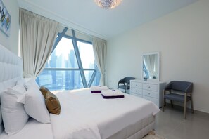 Appartamento, 1 letto queen, accesso alla piscina | Una cassaforte in camera, ferro/asse da stiro, Wi-Fi gratuito