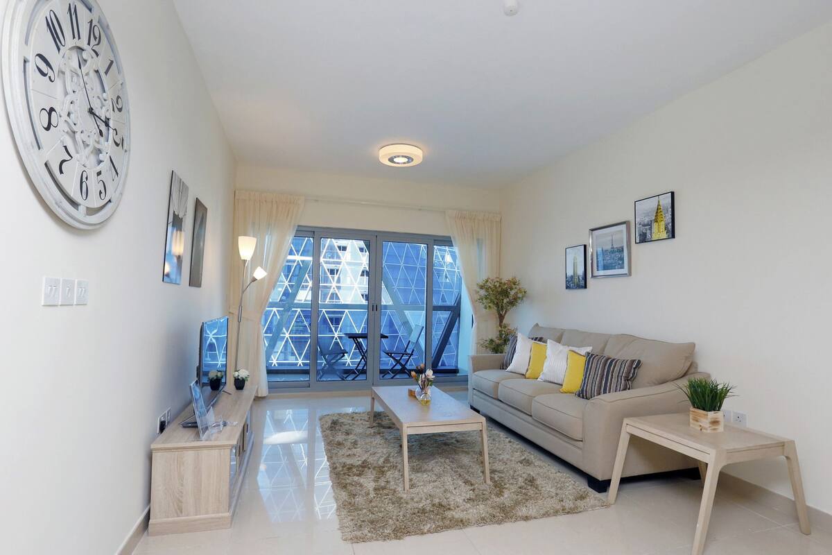 Apartment, 1 Queen-Bett, Poolzugang | Wohnbereich | Fernseher