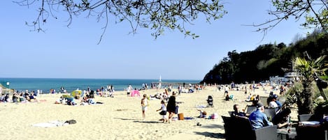 Beach nearby, white sand, 2 beach bars