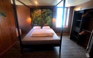 奢华复式, 1 张大床, 热水浴缸 | 客房内保险箱、特色装修、特色家居、办公桌