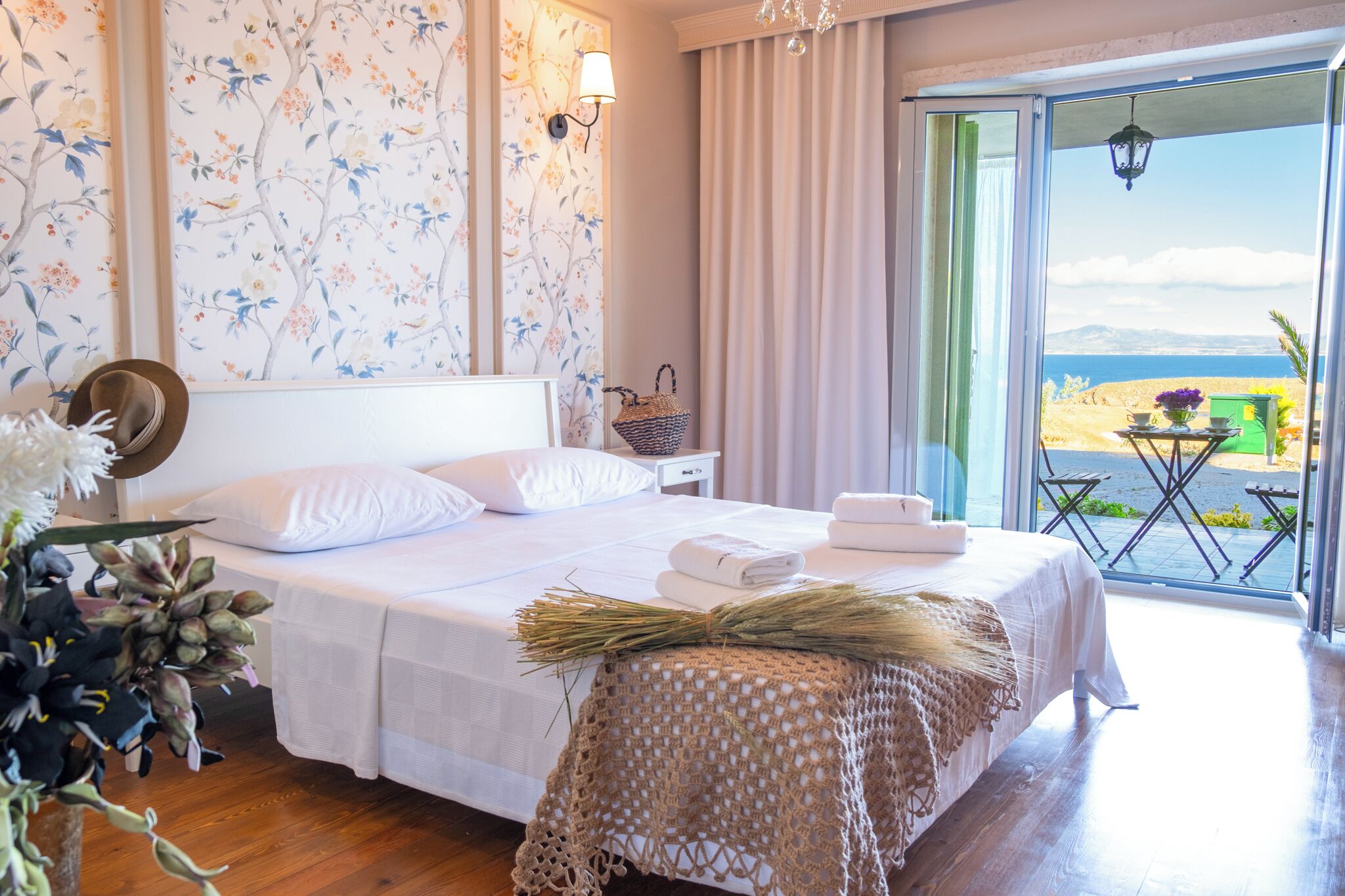 Minibar, soundproofing, free WiFi, bed sheets