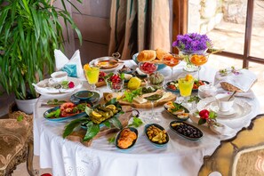 Free daily continental breakfast  - Bozcaada Panorama Hotel (Bozcaada)