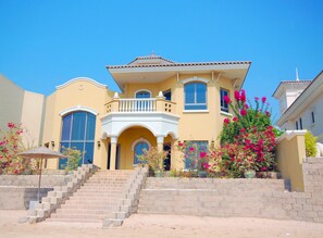 Exterior - Kennedy Towers - Frond M Villa (Dubai)