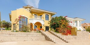 Villa, 4 Schlafzimmer, eigener Pool | Zimmersafe, Verdunkelungsvorhänge, Bügeleisen/Bügelbrett