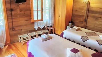 Bungalow, 2 Bedrooms | 2 bedrooms, soundproofing, free WiFi, bed sheets