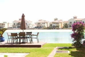 تناول الطعام بالخارج