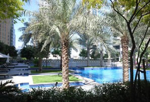 Outdoor pool - Kennedy Towers - 29 Boulevard (Dubai)