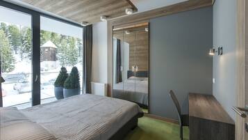 Apartment, 2 Bedrooms | 1 bedroom, in-room safe, blackout curtains, soundproofing