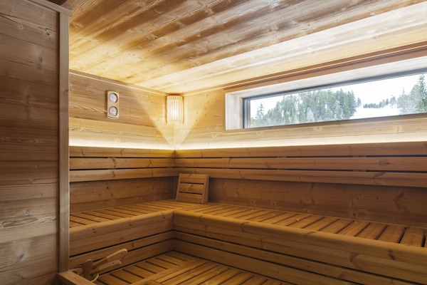 Sauna, steam room