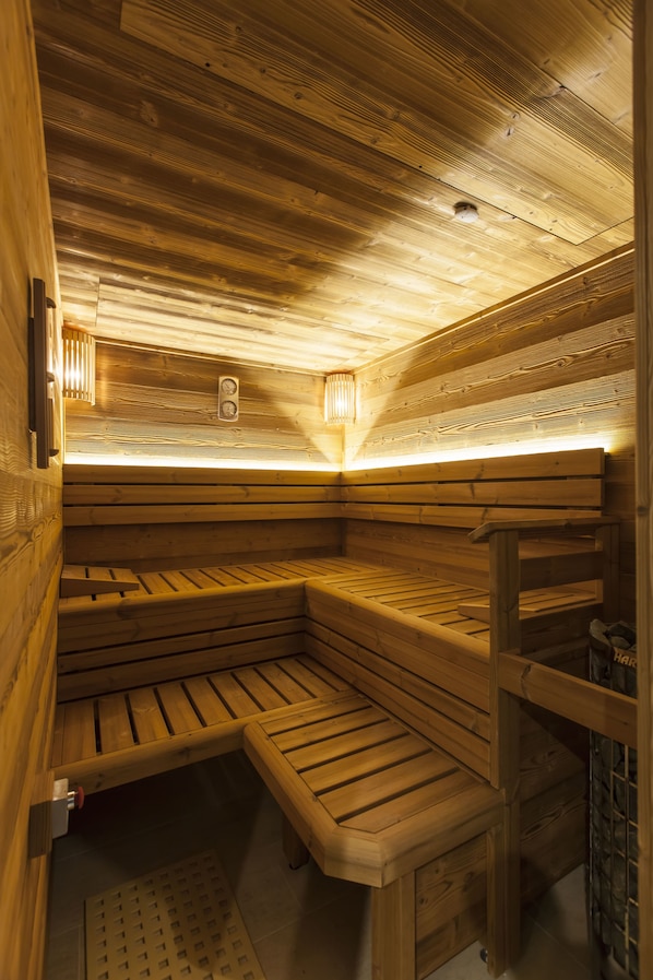 Sauna, steam room