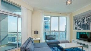 Appartement, 2 slaapkamers, 2 badkamers | Woonruimte | Televisie