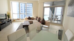 Appartement, 2 slaapkamers | Woonruimte | Televisie