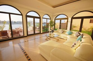 Villa, 5 Bedrooms | Living room | TV - Kennedy Towers - Frond L Villa (Dubai)