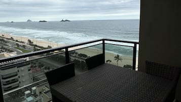 Apartamento superior, 2 quartos | Vista do quarto