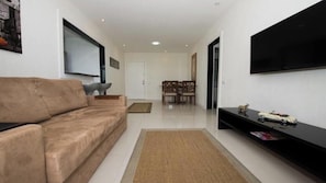 Apartamento standard, 1 quarto | Sala de estar | TV de tela plana