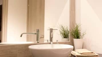 Chambre Double | Lavabo de la salle de bain