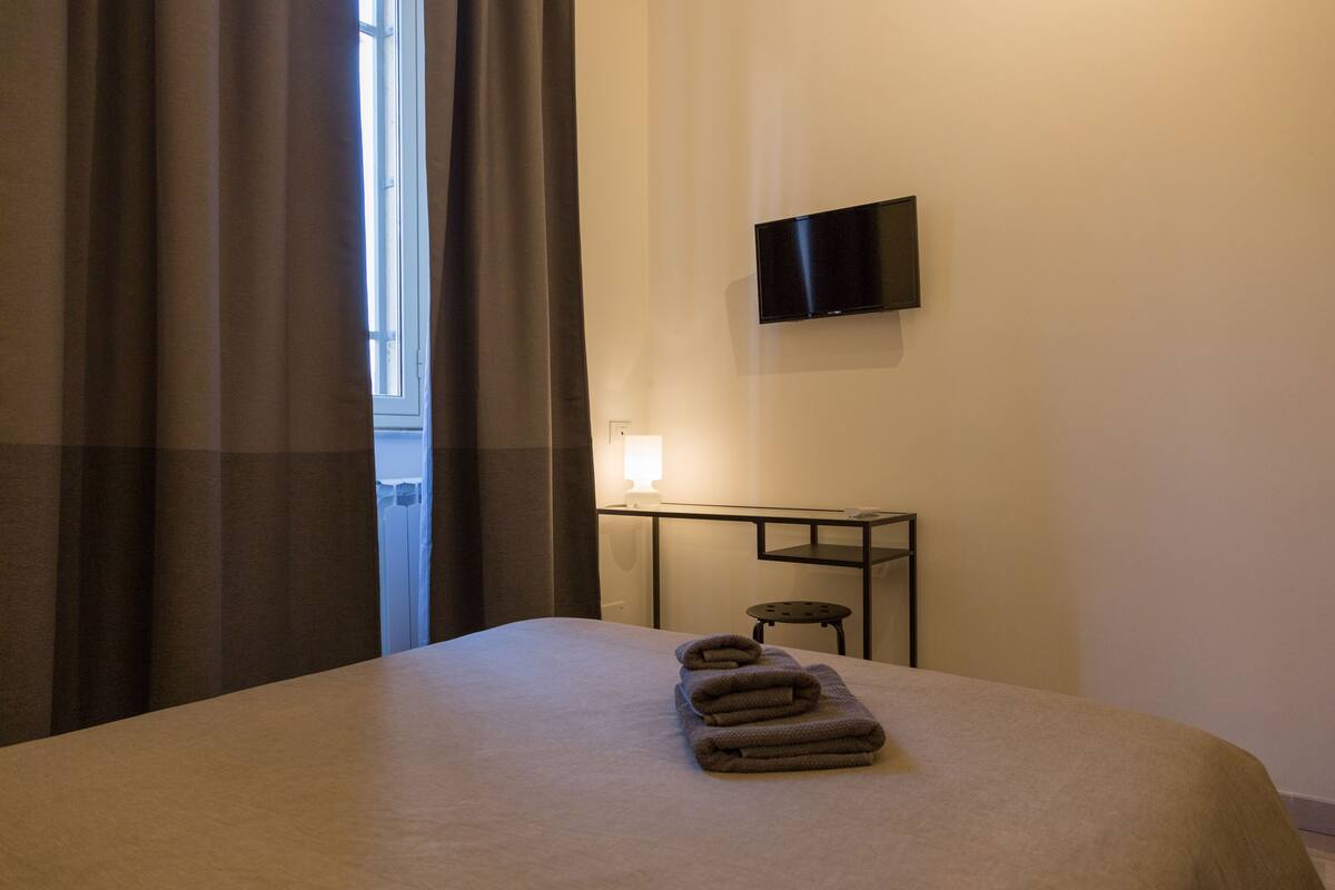 Double Room | Desk, laptop workspace, WiFi (free)